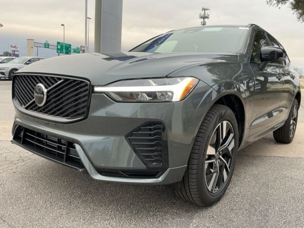 New 2026 Volvo XC60 plug-in hybrid T8 Core SUV
