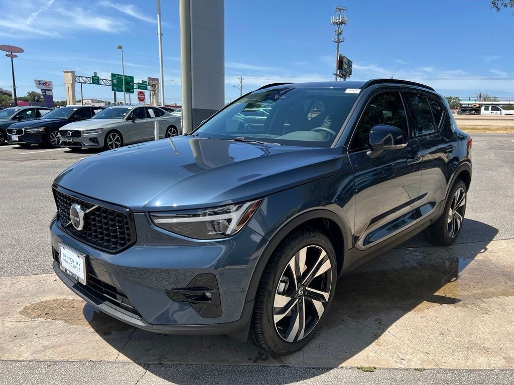 New 2026 Volvo XC40 B5 Plus SUV