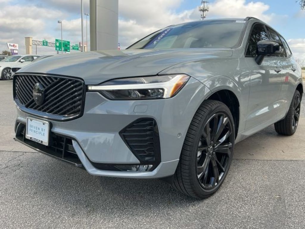 New 2026 Volvo XC60 B5 Ultra Black Edition SUV