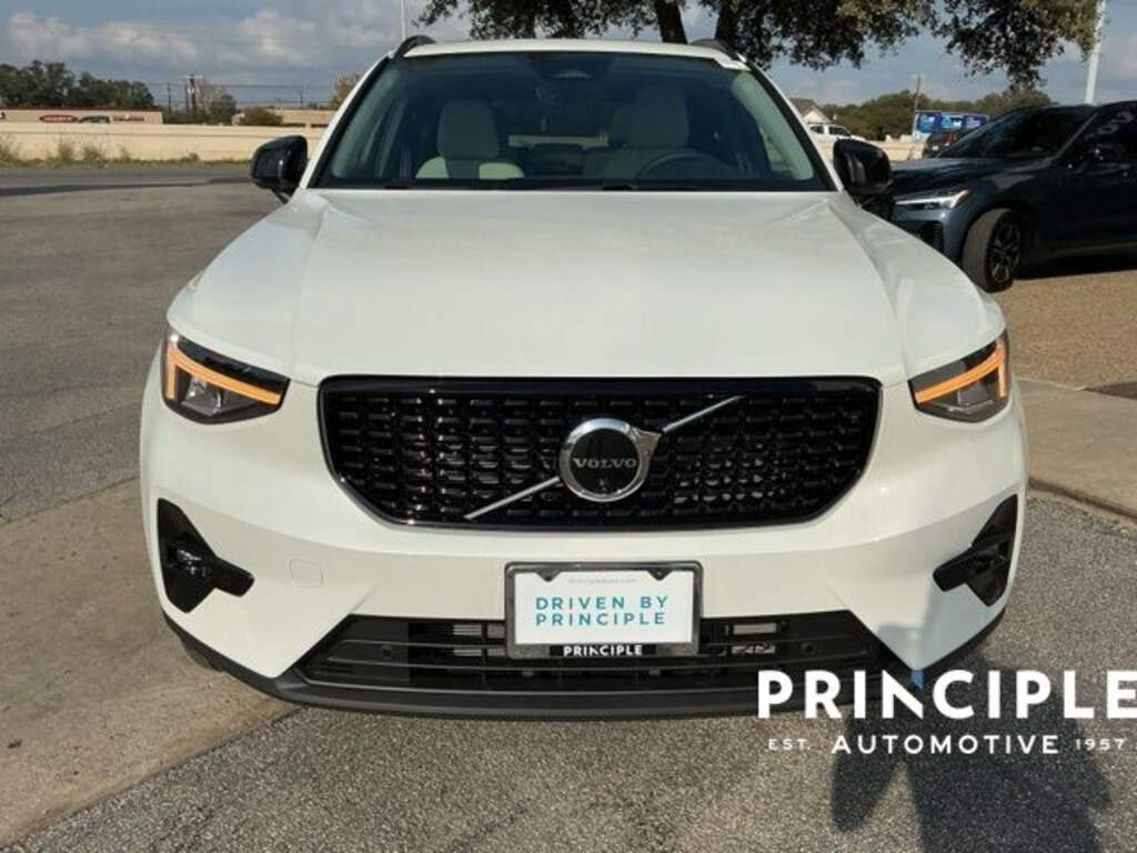 New 2026 Volvo XC40 B4 Plus SUV