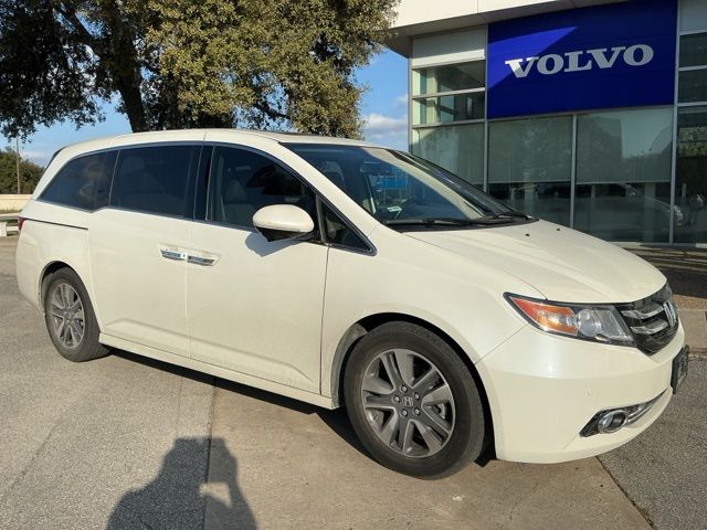 2016 Honda Odyssey Touring's photo