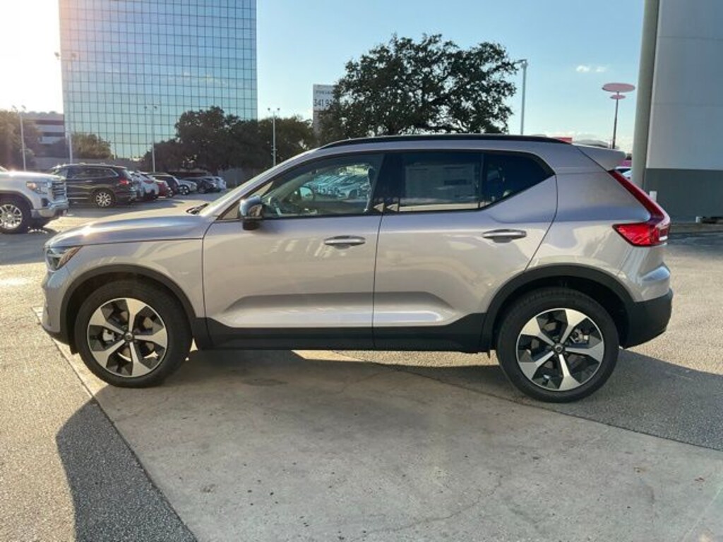 New 2026 Volvo XC40 B5 Plus SUV