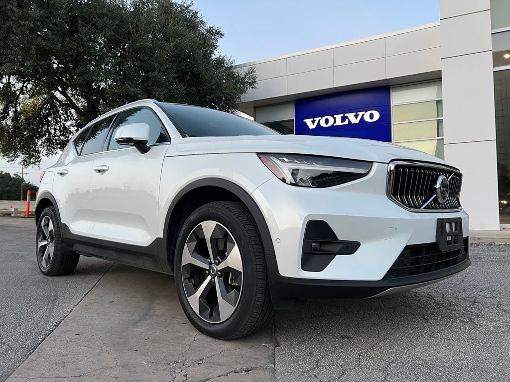 Certified by Volvo 2025 Volvo XC40 B5 Plus Bright Theme