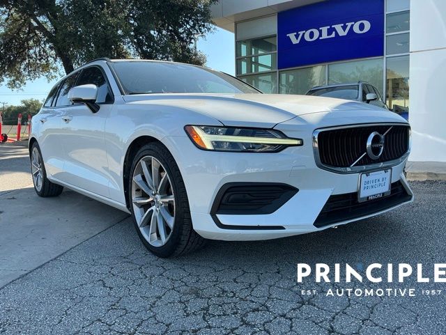 2020 Volvo V60 T5 Momentum's photo