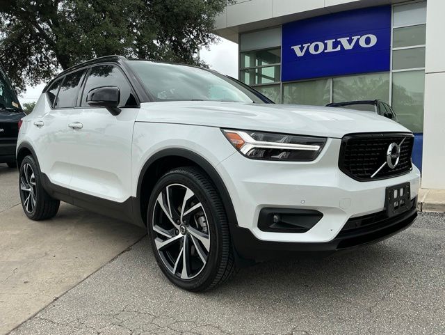 2020 Volvo XC40 T5 R-Design AWD's photo