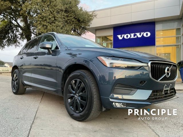 2021 Volvo XC60 Momentum's photo
