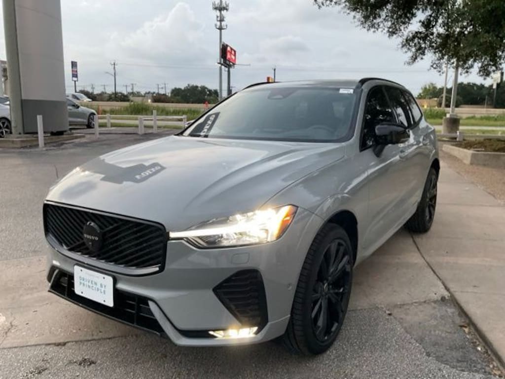 New 2026 Volvo XC60 B5 Ultra Black Edition SUV