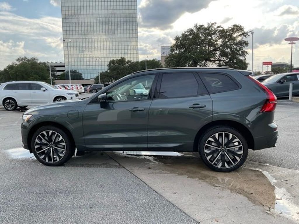 New 2026 Volvo XC60 plug-in hybrid T8 Ultra SUV