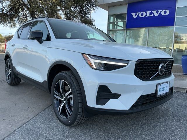 2026 Volvo XC40