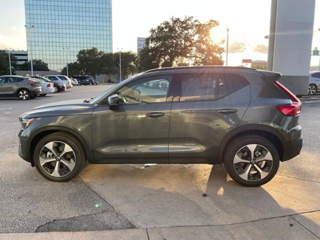 New 2026 Volvo XC40 B5 Plus SUV
