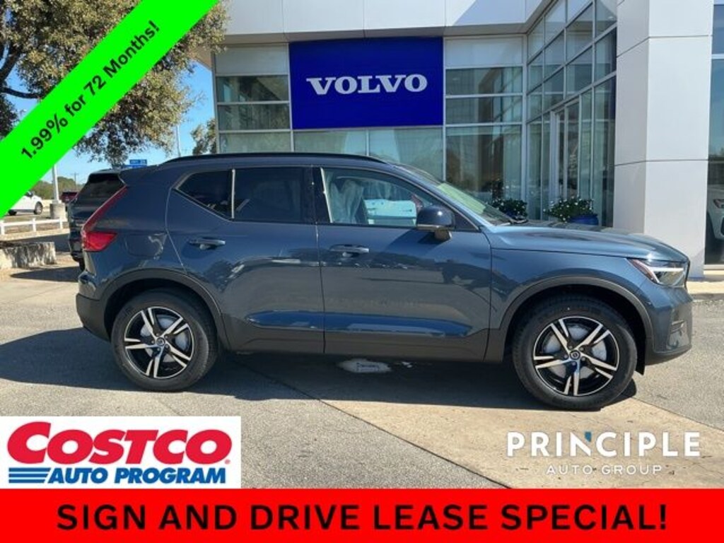 New 2026 Volvo XC40 B5 Core SUV