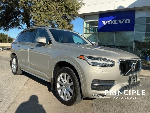 2017 Volvo XC90 Momentum