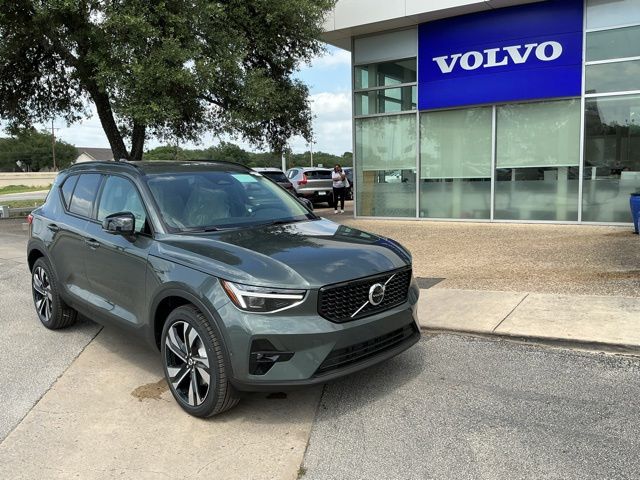 2026 Volvo XC40 B5 Ultra Dark AWD's photo