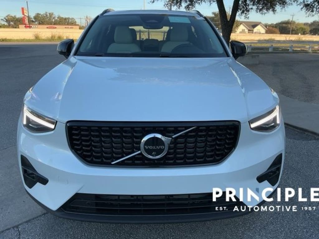 New 2026 Volvo XC40 B5 Plus SUV