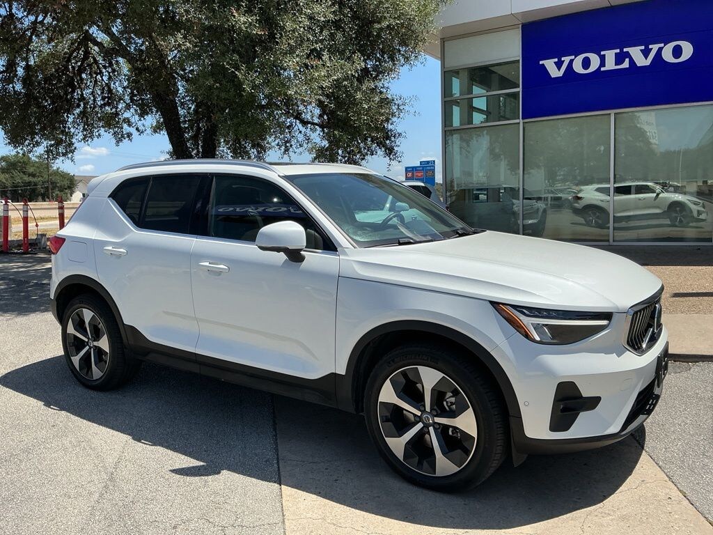 Certified 2025 Volvo XC40 B5 Plus Bright Theme SUV