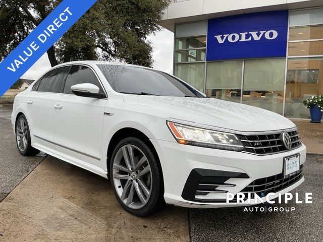 2017 Volkswagen Passat R-Line's photo