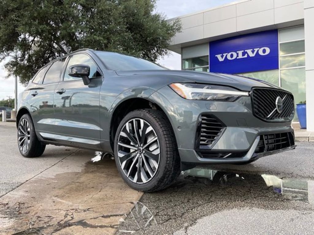 New 2026 Volvo XC60 plug-in hybrid T8 Ultra SUV