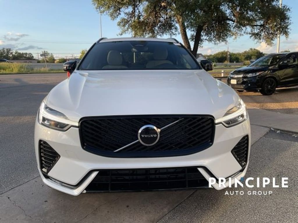 New 2026 Volvo XC60 B5 Core SUV