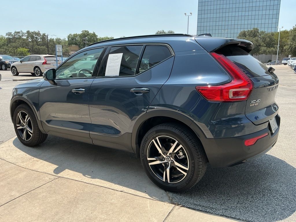 Certified 2026 Volvo XC40 B4 Core SUV