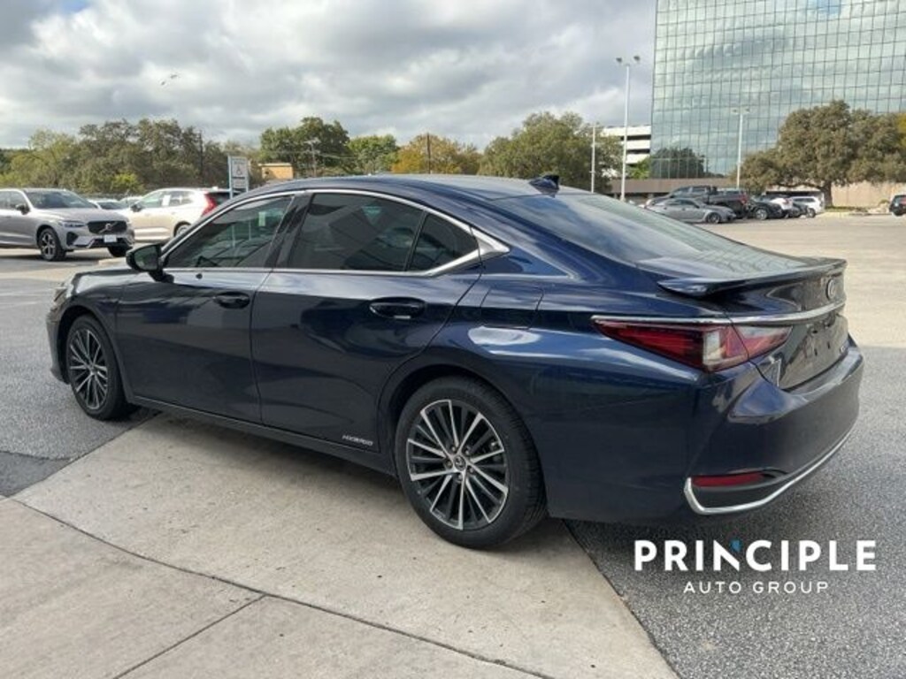 Used 2022 Lexus ES 300h Sedan