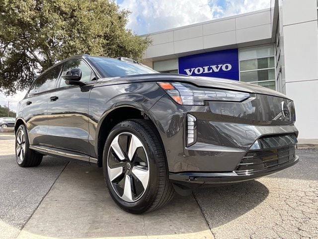2025 Volvo EX90 Plus's photo