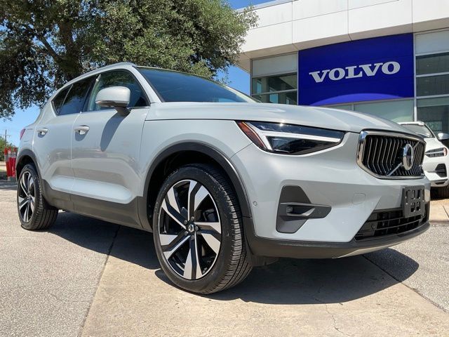 2025 Volvo XC40 B5 Plus Bright AWD's photo