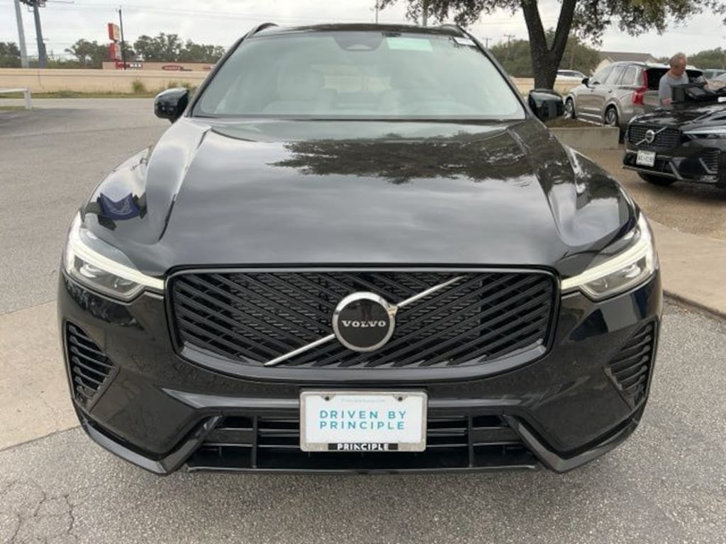 New 2026 Volvo XC60 plug-in hybrid T8 Core SUV