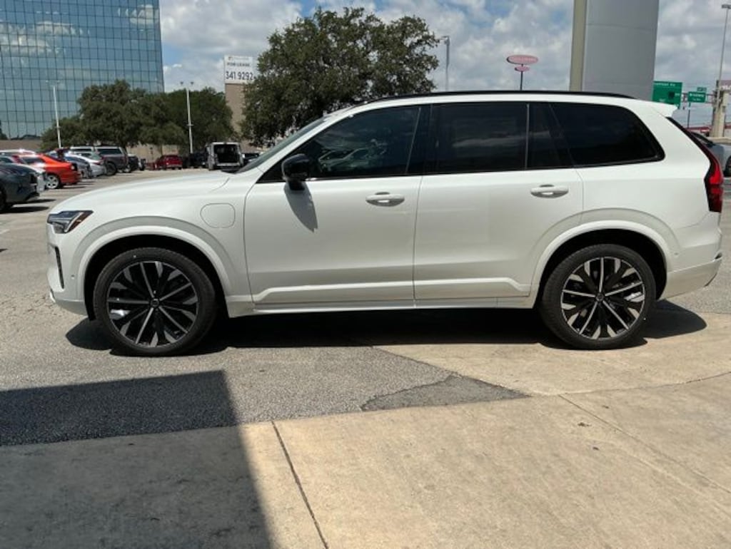 New 2026 Volvo XC90 plug-in hybrid T8 Ultra Dark Theme 7-Seater SUV