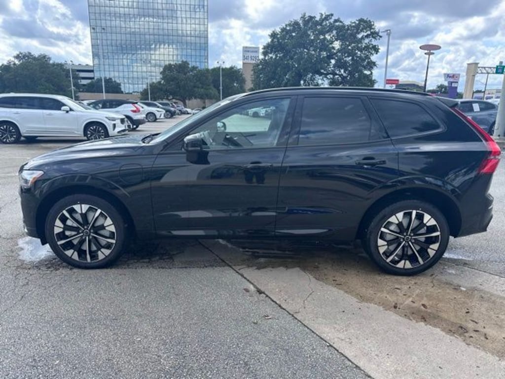 New 2026 Volvo XC60 plug-in hybrid T8 Plus SUV