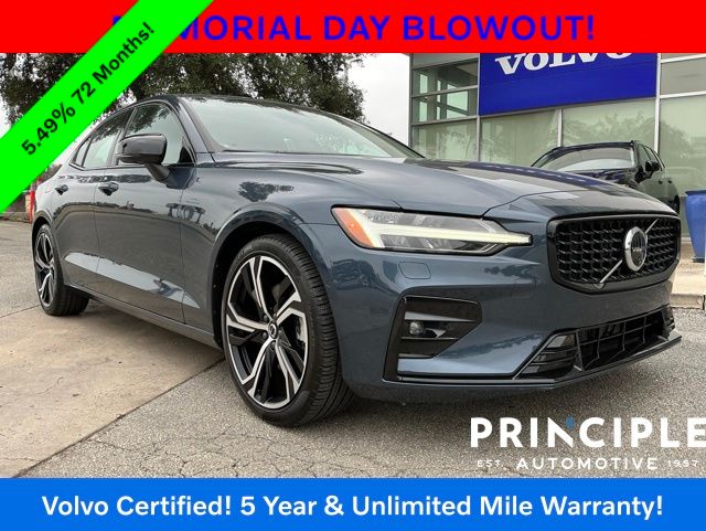 2025 Volvo S60 B5 Plus Dark's photo