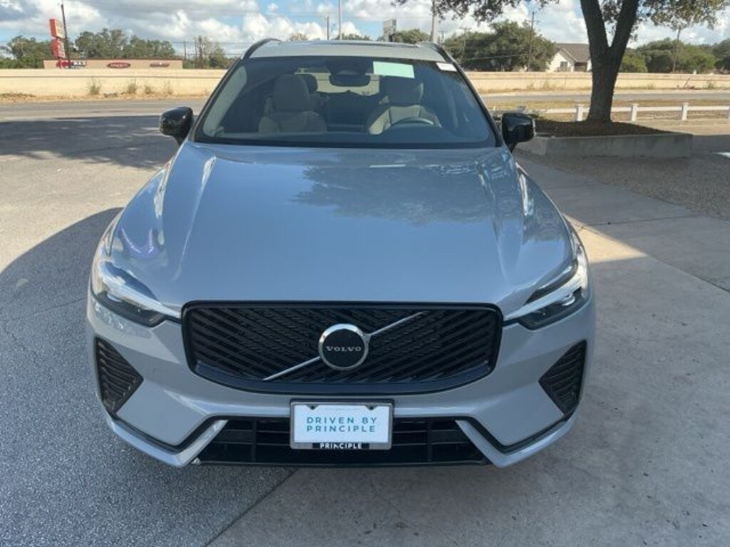 New 2026 Volvo XC60 B5 Core SUV