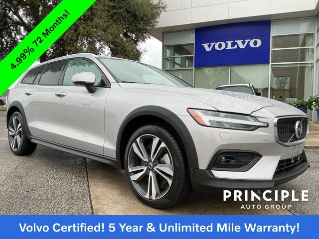 2025 Volvo V60 Cross Country Plus's photo