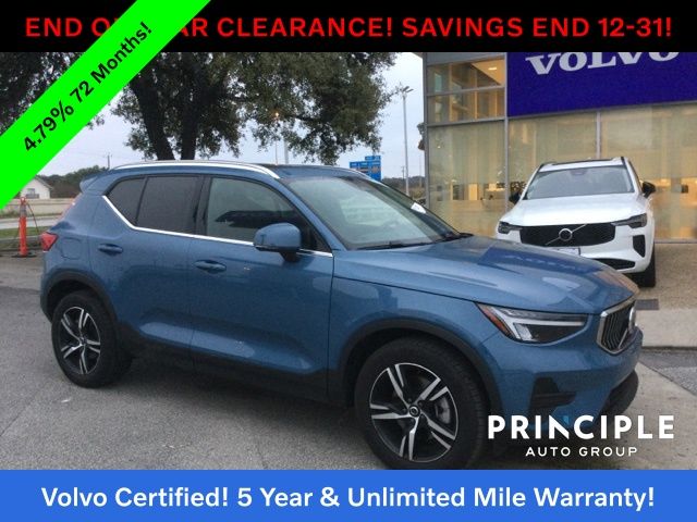 2025 Volvo XC40 Core's photo