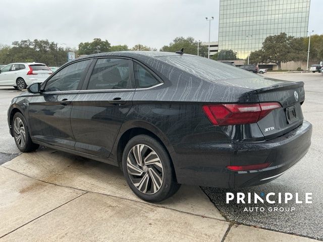 2021 Volkswagen Jetta SEL photo 2