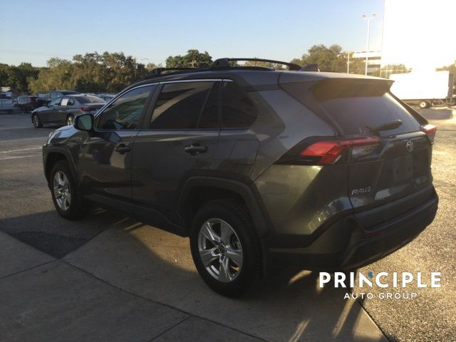 2021 Toyota RAV4 XLE photo 2