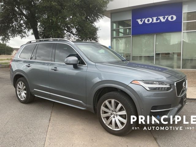 2018 Volvo XC90 T5 FWD Momentum's photo