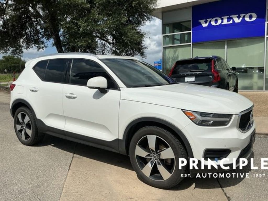 Used 2020 Volvo XC40 Momentum SUV