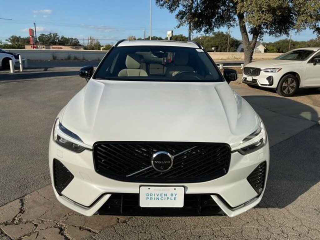 New 2026 Volvo XC60 B5 Plus SUV