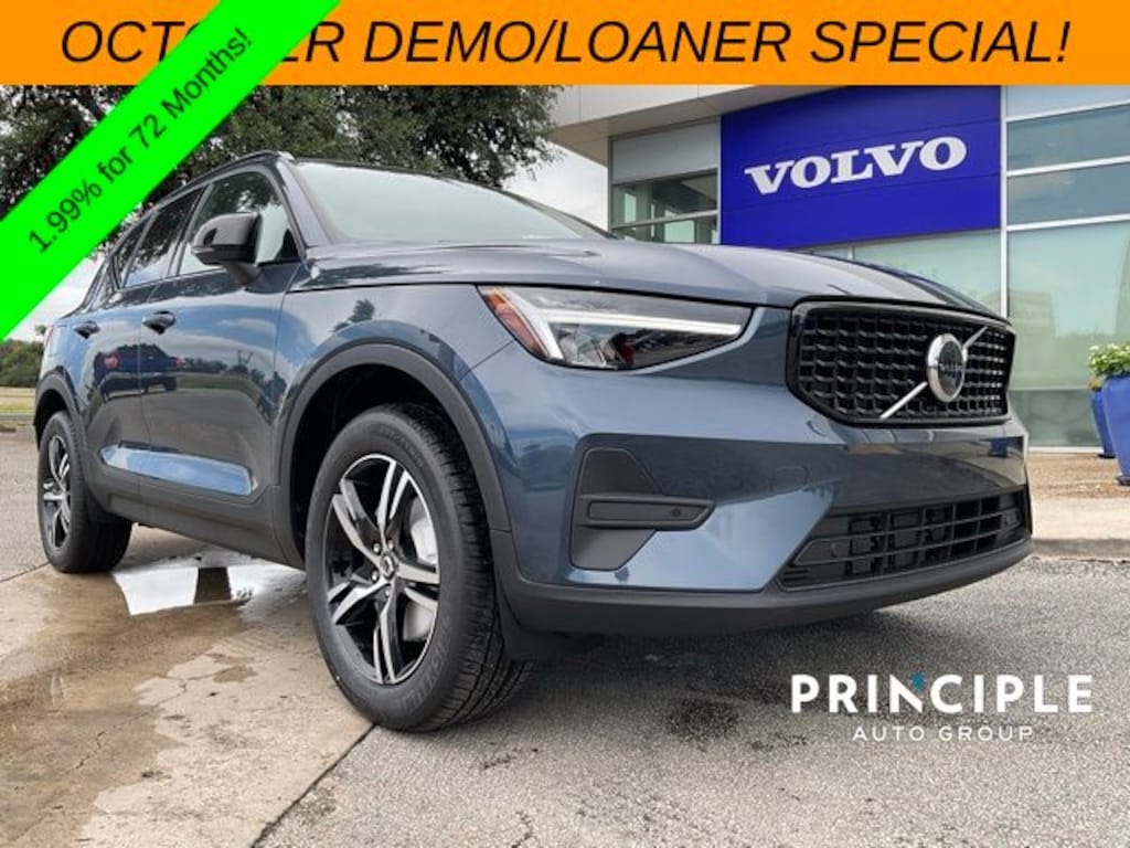 New 2026 Volvo XC40 B5 Core SUV