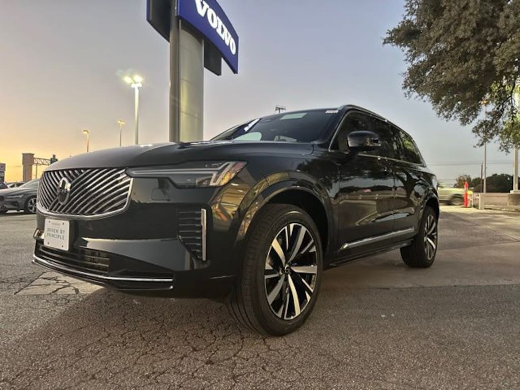 New 2026 Volvo XC90 B5 Core SUV