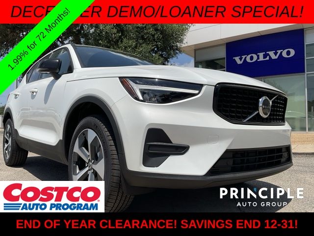 2026 Volvo XC40 Core's photo