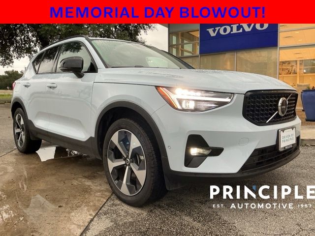 2026 Volvo XC40 B5 Plus Dark AWD's photo