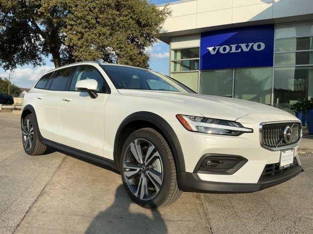 2026 Volvo V60 Cross Country B5 Plus AWD's photo