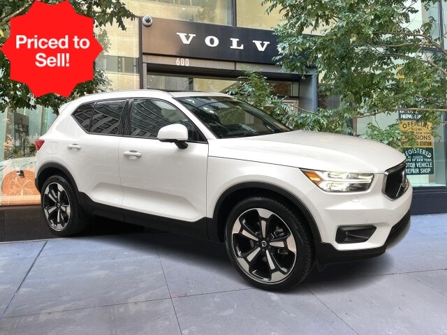 2022 Volvo XC40 Momentum