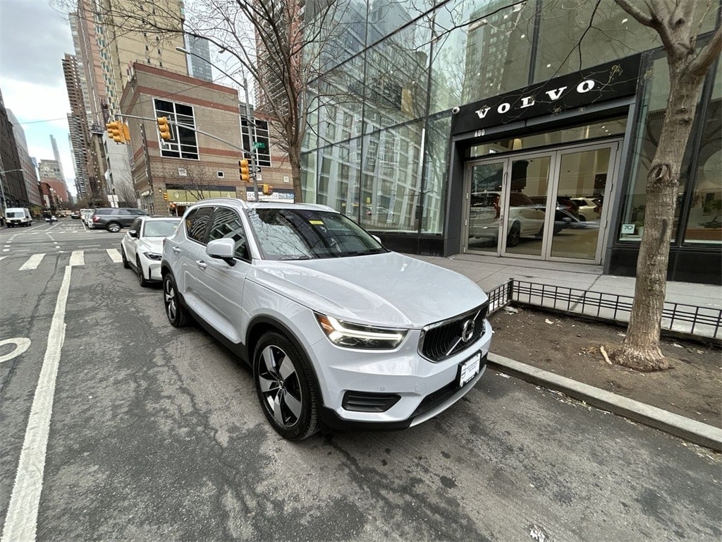2020 Volvo XC40 Momentum