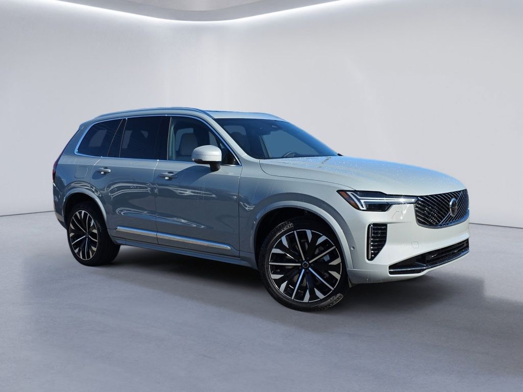 2026 Volvo XC90 Plus photo 2