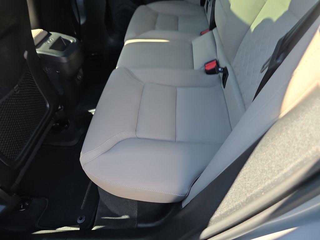 2026 Volvo XC60 Plus - Photo 18