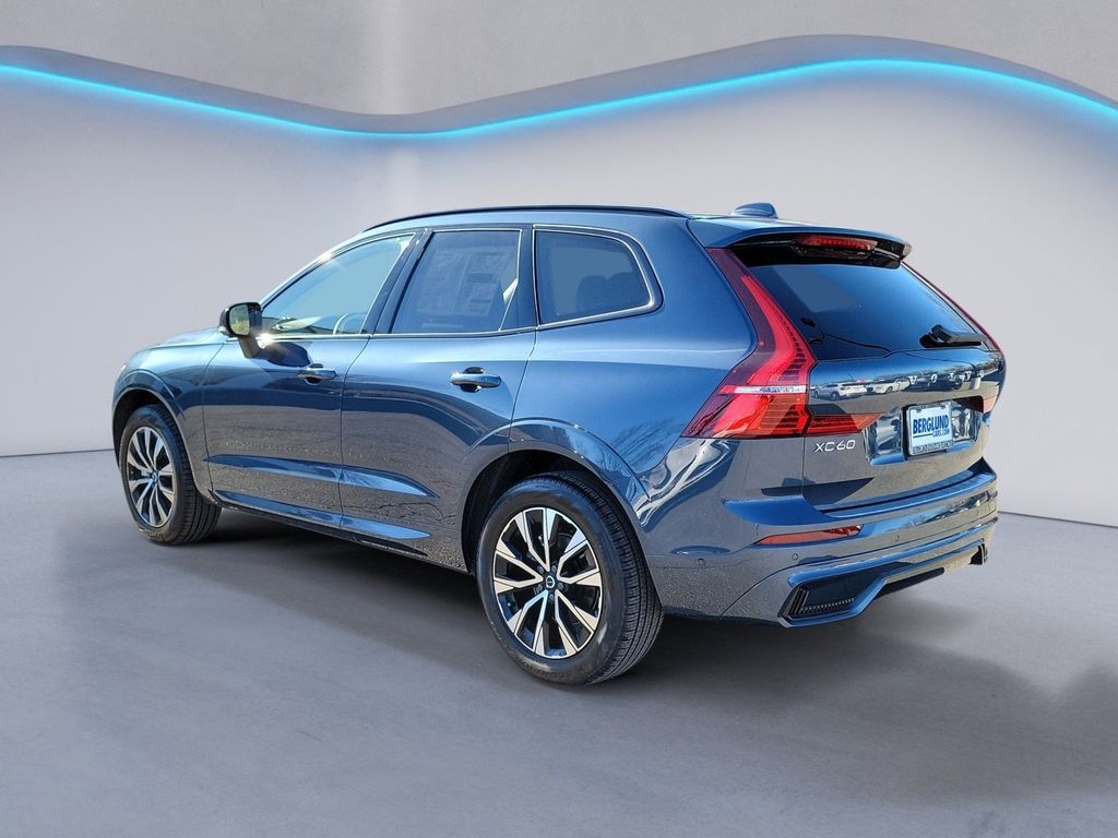 2025 Volvo XC60 B5 Plus photo 3