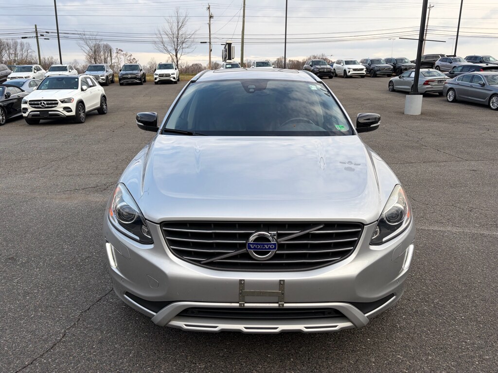 2017 Volvo XC60 T5 Dynamic photo 3