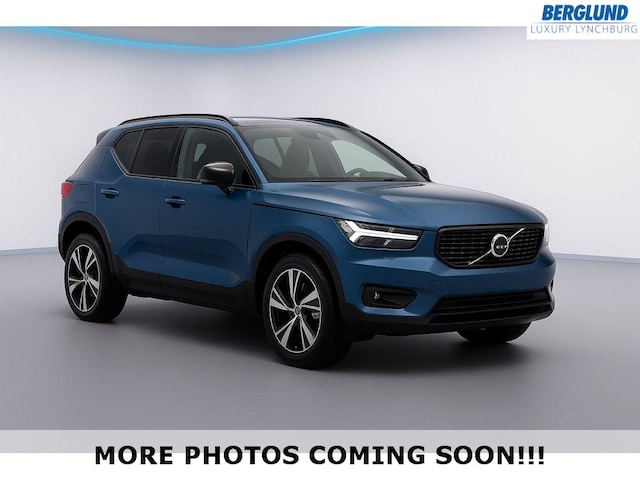 2025 Volvo XC40 B5 Plus Dark Theme All-Wheel Drive SUV